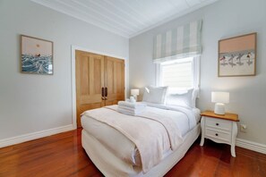 3 bedrooms, iron/ironing board, WiFi, bed sheets - Best of Both Worlds` Gorgeous Villa near Beaches (Auckland North Shore)