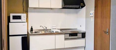 House, 2 Bedrooms, Non Smoking, Kitchen | Private kitchen | Fridge, microwave, stovetop, electric kettle