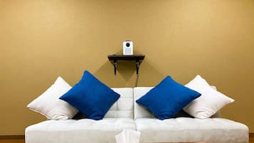 House, 2 Bedrooms, Non Smoking, Kitchen | Living area