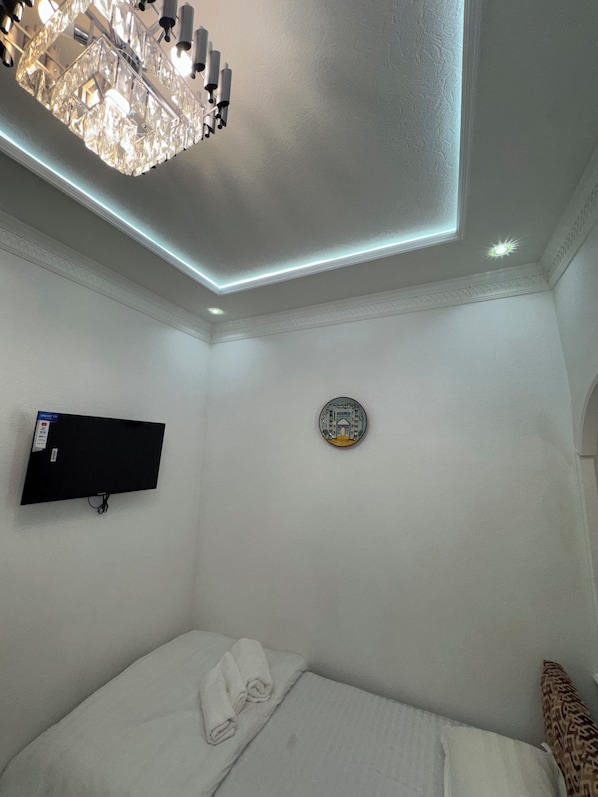 Habitación con 1 cama matrimonial o 2 individuales, vista al patio | Wifi gratis