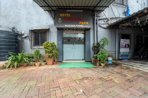 Front of property - Hotel Kailash Park (Mumbai)