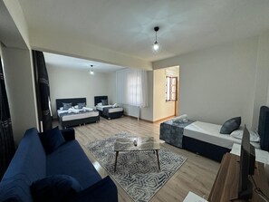 Classic Quadruple Room, Courtyard View