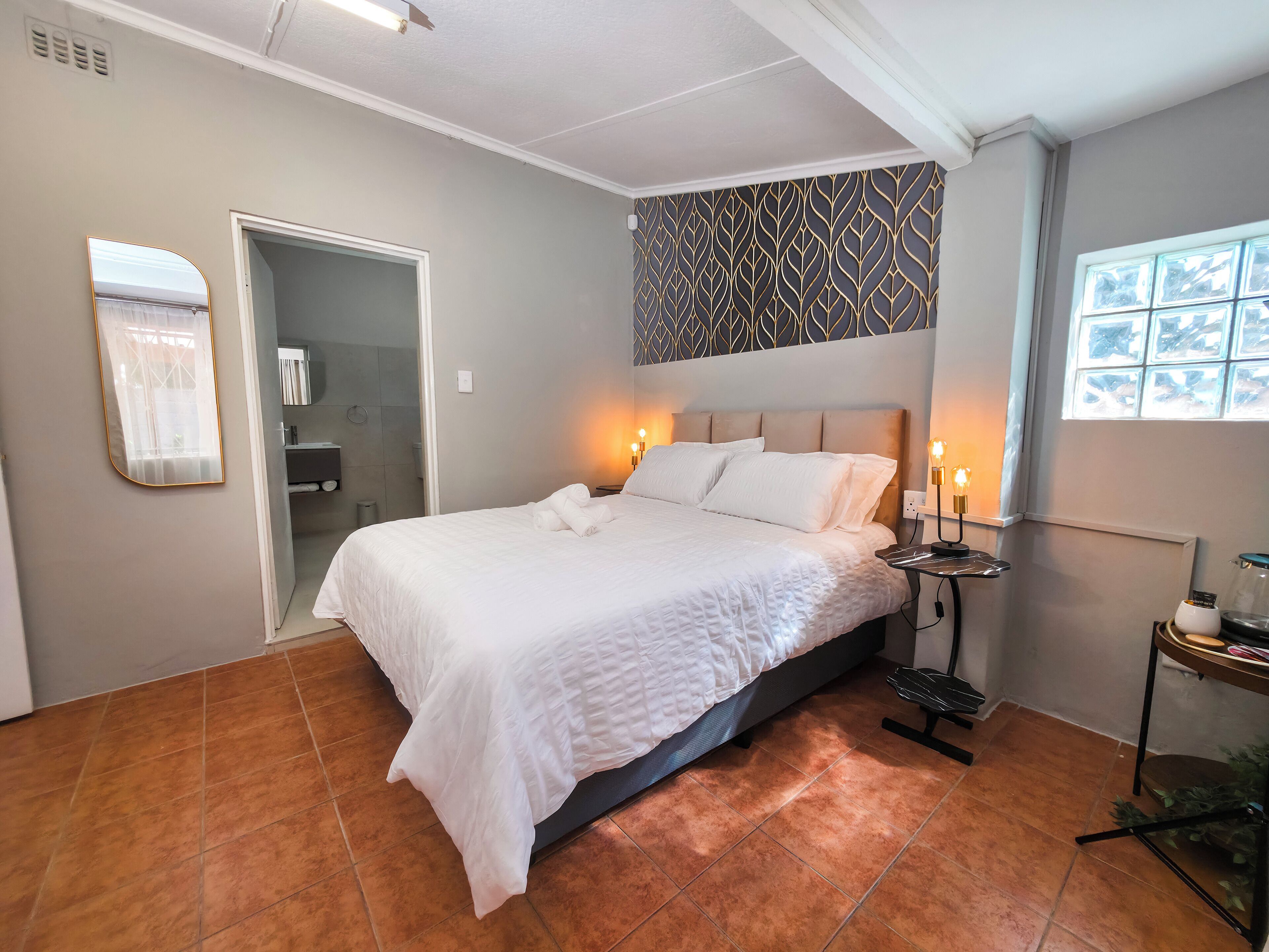 Habitación doble de lujo, vista al jardín | Cortinas blackout, tabla de planchar con plancha y wifi gratis 