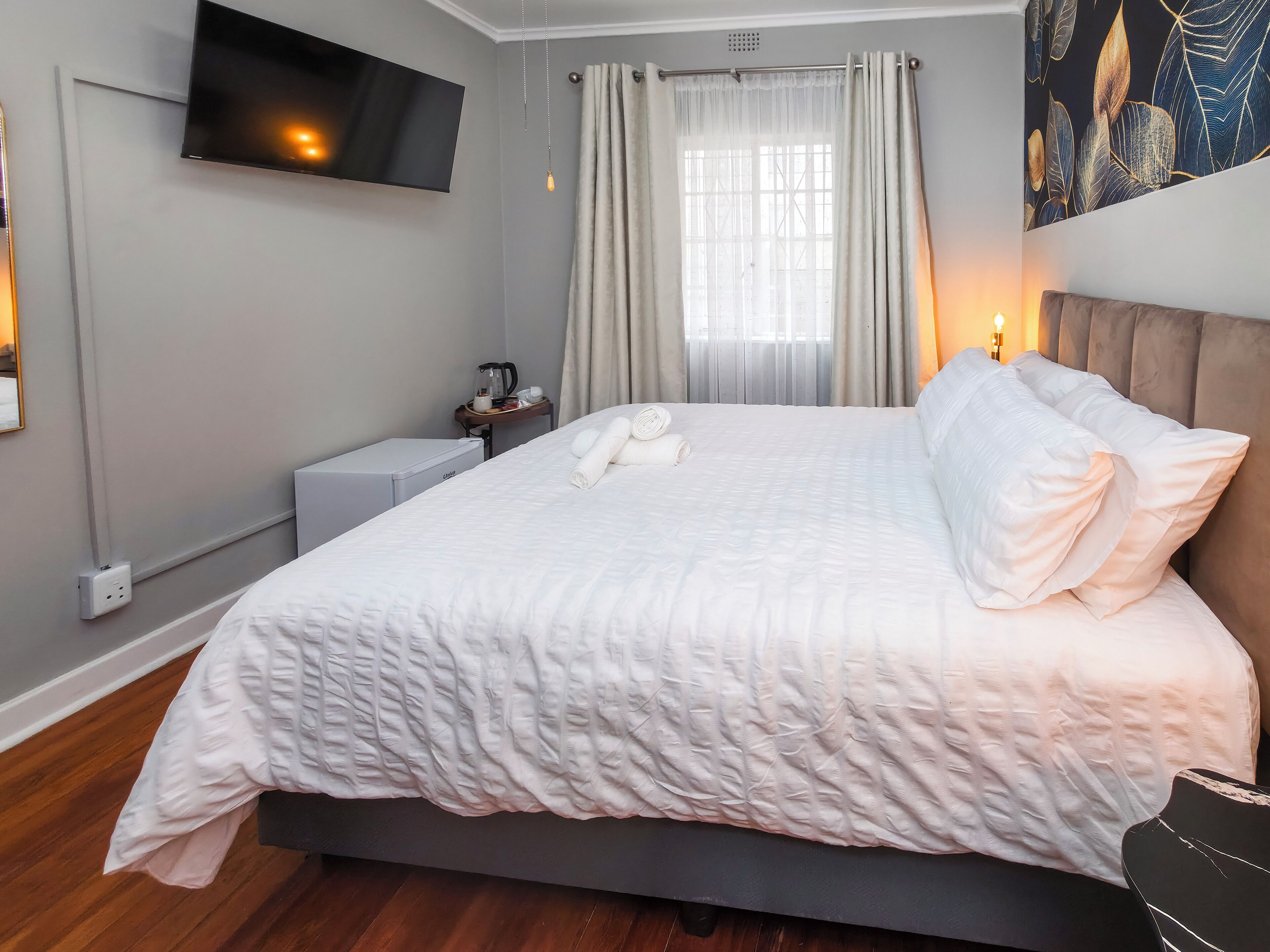 Habitación doble de lujo | Cortinas blackout, tabla de planchar con plancha y wifi gratis 