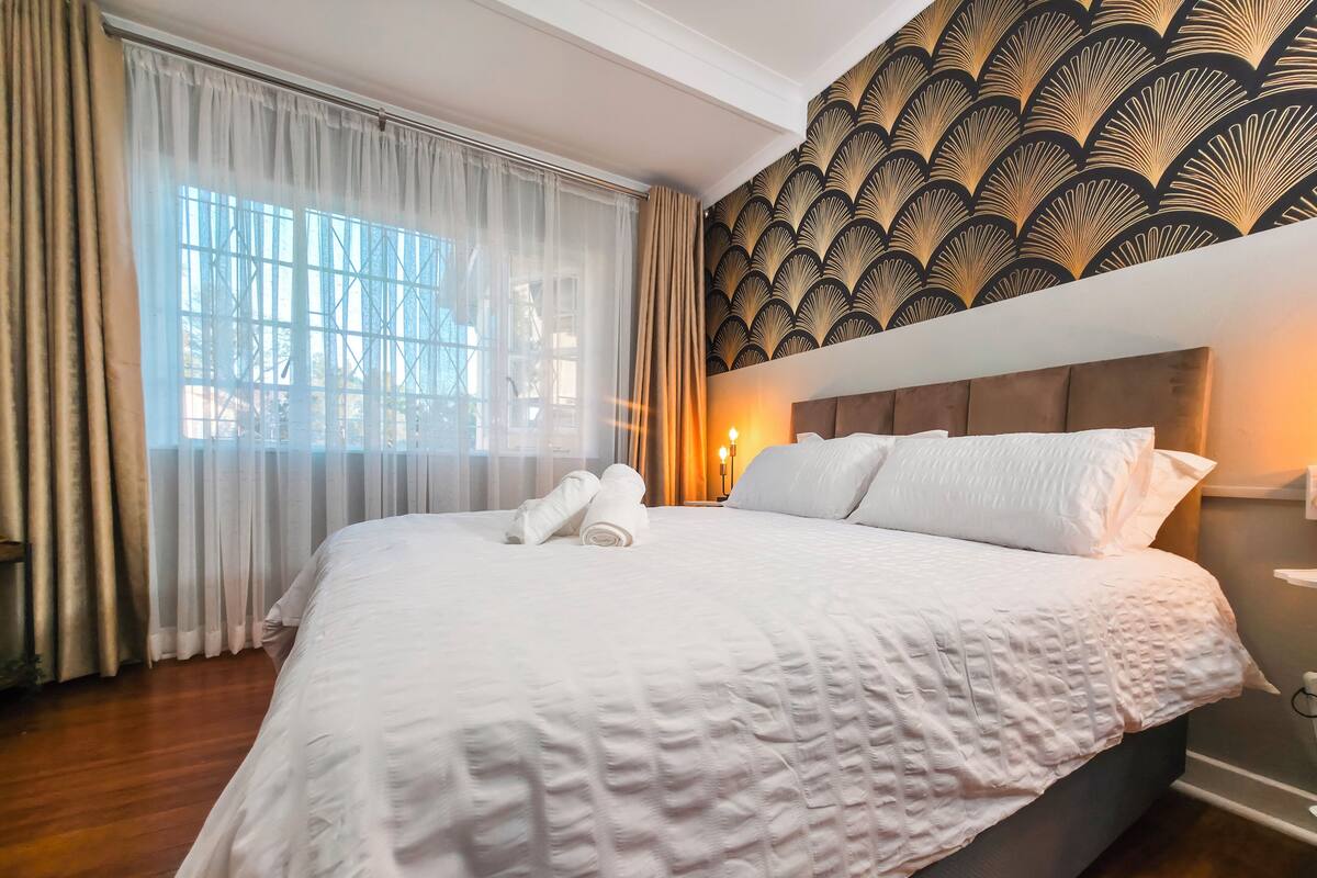 Luxury Double Room, Garden View | Bathroom | Shower, towels, toilet paper