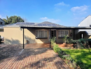 Exterior - Tau Golden Mane  (Johannesburg)