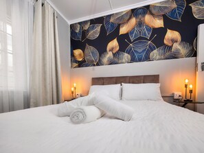Luxury Double Room - Tau Golden Mane  (Johannesburg)