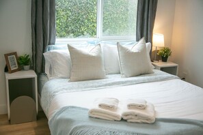 3 makuuhuonetta, silitysrauta/-lauta, vauvan matkasänky, Wi-Fi