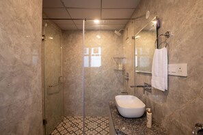 Superior Studio, Balcony, City View | Bathroom