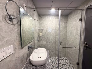 Studio Supérieur, balcon, vue ville | Salle de bain