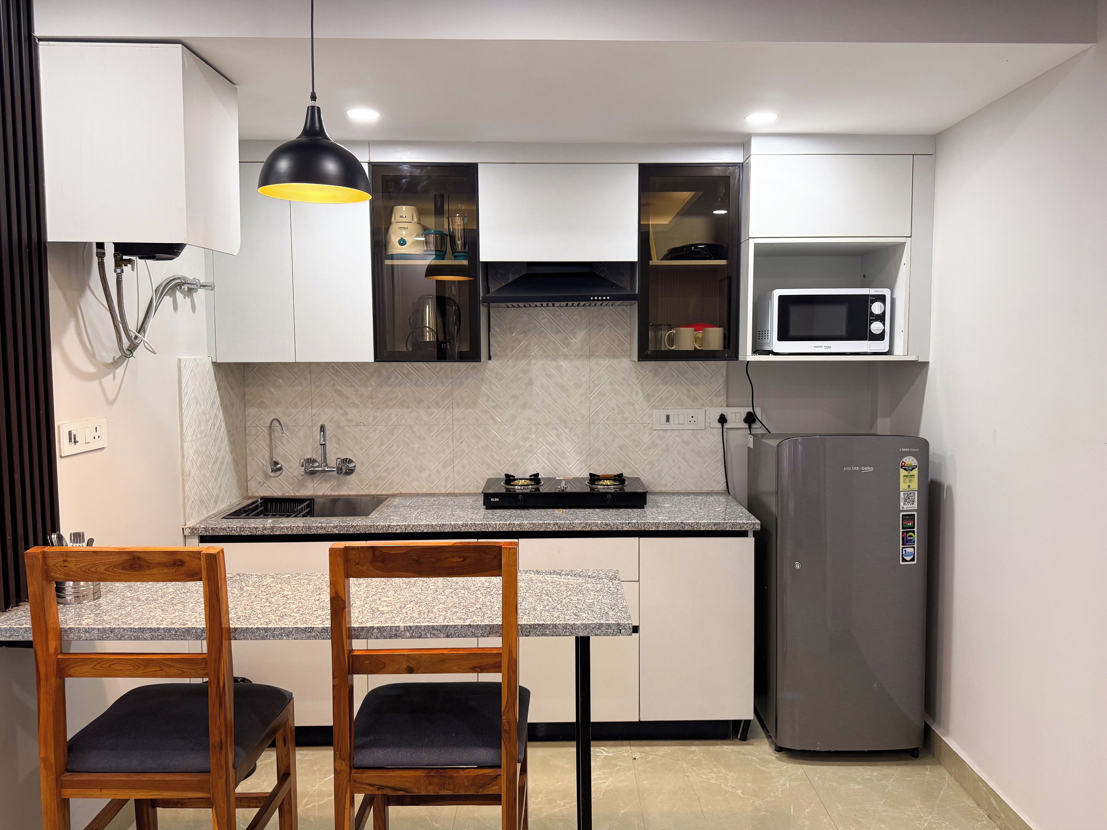 Estudio superior, balcón, vista a la ciudad | Cocina privada