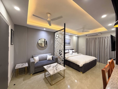 Superior Studio, Balcony, City View | Desk, laptop workspace, iron/ironing board, free WiFi