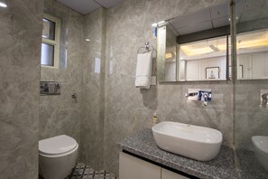Family Studio | Bathroom