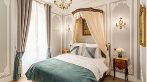 Apartment, City View | Hypo-allergenic bedding, pillowtop beds, in-room safe - Merveil Signature Suite - Victoria (Paris)