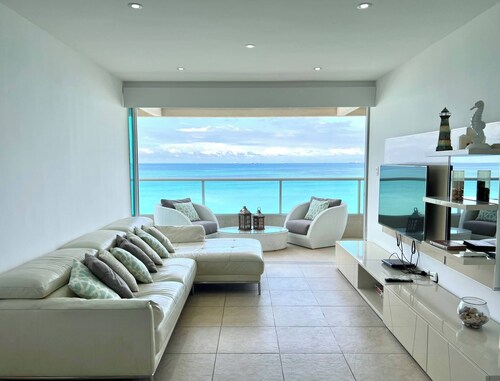 Appartement familial en bord de mer avec vue sur l'océan et piscine à Salinas