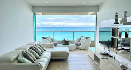 Appartement familial en bord de mer avec vue sur l'océan et piscine à Salinas