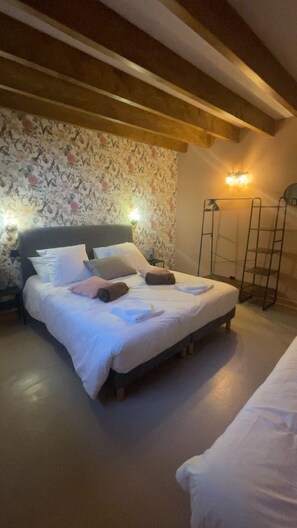 4 bedrooms, iron/ironing board, travel cot, free WiFi