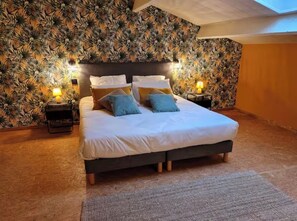 4 bedrooms, iron/ironing board, travel crib, free WiFi - The spacious Tomé loft 10 minutes' walk from the beaches of Trélévern (trelevern)