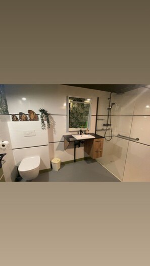Dusche, Handtücher, Toilettenpapier