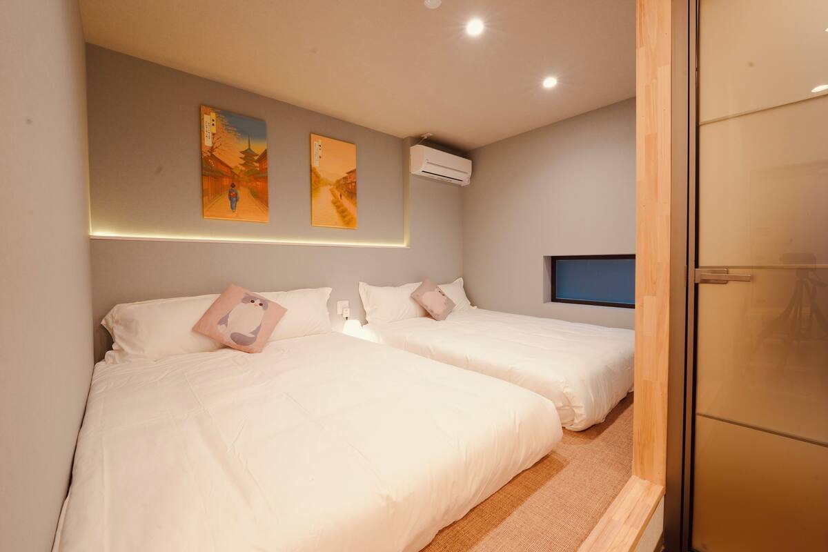 Habitación clásica con 2 camas individuales, 2 camas Queen size, para no fumadores, cocina | Caja de seguridad en la habitación y espacio para trabajar con laptop