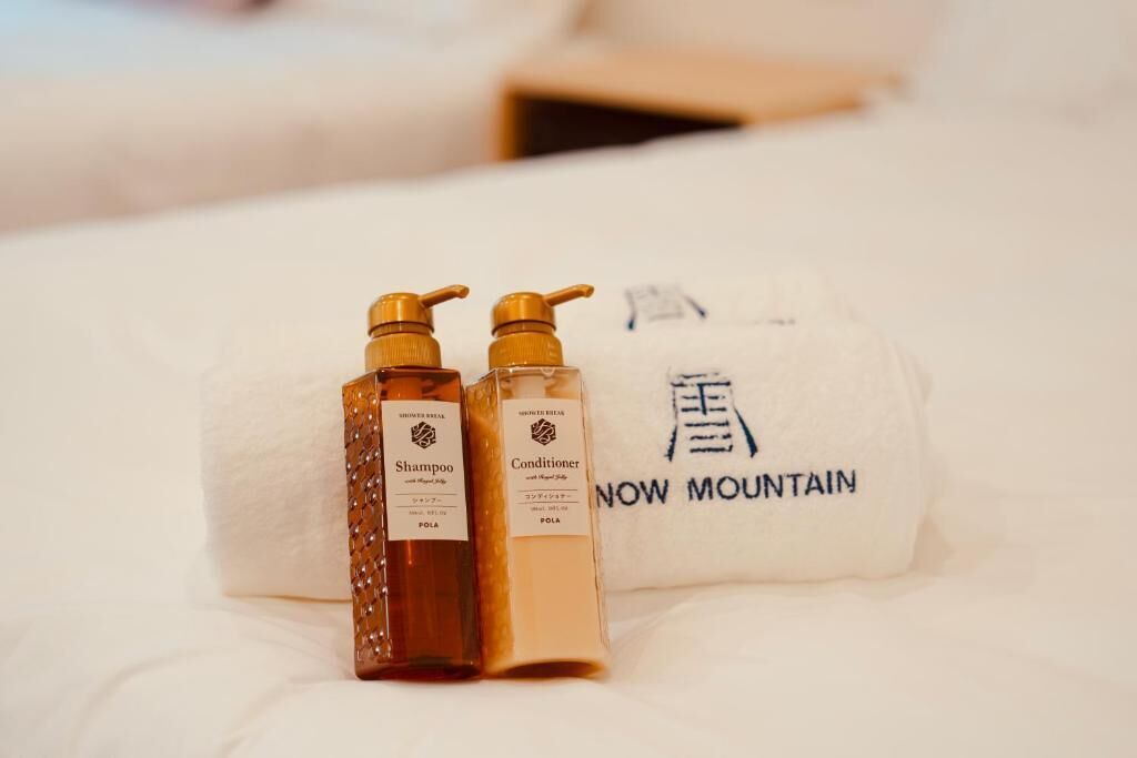 Separate tub and shower, free toiletries, hair dryer, slippers