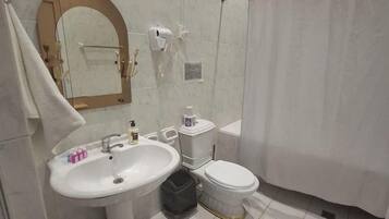 Chambre triple Standard | Accès au Wi-Fi (inclus)