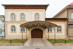 Front of property - New Friends Mini Hotel (Tashkent)