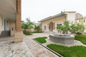 Property entrance - New Friends Mini Hotel (Tashkent)