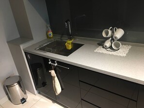 Fridge, microwave, stovetop, dishwasher