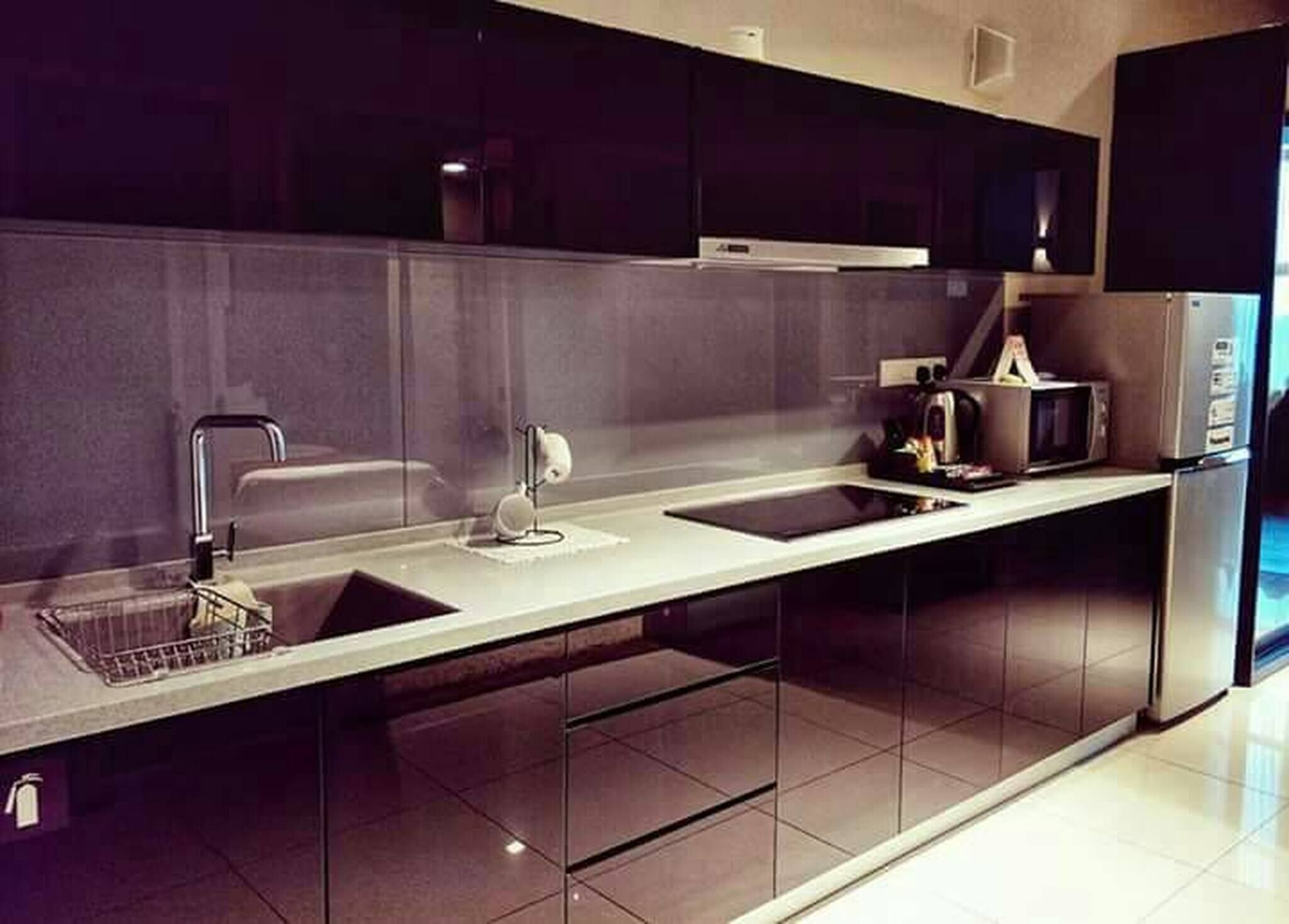 Fridge, microwave, stovetop, dishwasher