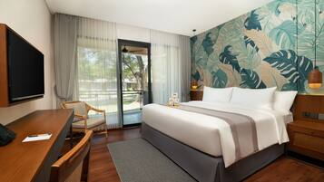 Quarto grand, sacada, vista para o campo de golfe | Escrivaninha, espaço de trabalho para notebook