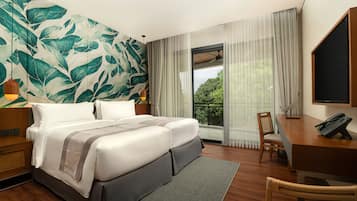 Grand Room, Balcony, Golf View | Desk, laptop workspace