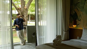 Quarto grand, sacada, vista para o campo de golfe | Escrivaninha, espaço de trabalho para notebook