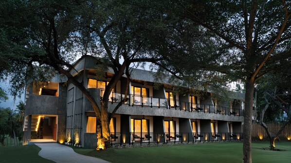 المنشأة من الخارج