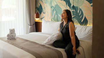 Camera Grand, balcone, vista campo da golf | Una scrivania, postazione laptop