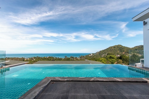 Seaview Hillside 3BR Infinity Pool V254