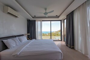 Villa, Balkon, Buchtblick