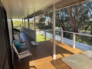 Terrace/patio - The Hobson: Duel Living near Surf Beach (Inverloch)