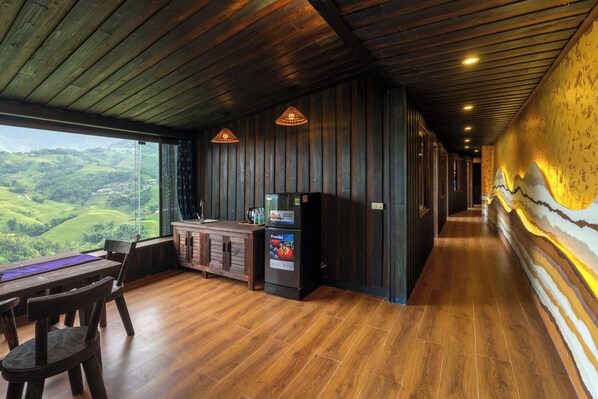 Habitación familiar, vista a la montaña | Cocina privada | Periquera