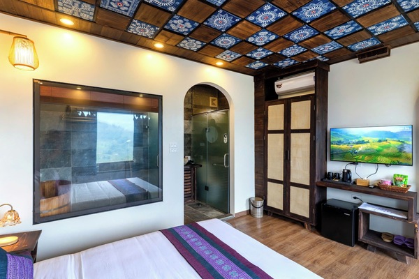 Superior Double Room, Balcony, Mountain View | Minibar, in-room safe, blackout drapes, iron/ironing board (on request)