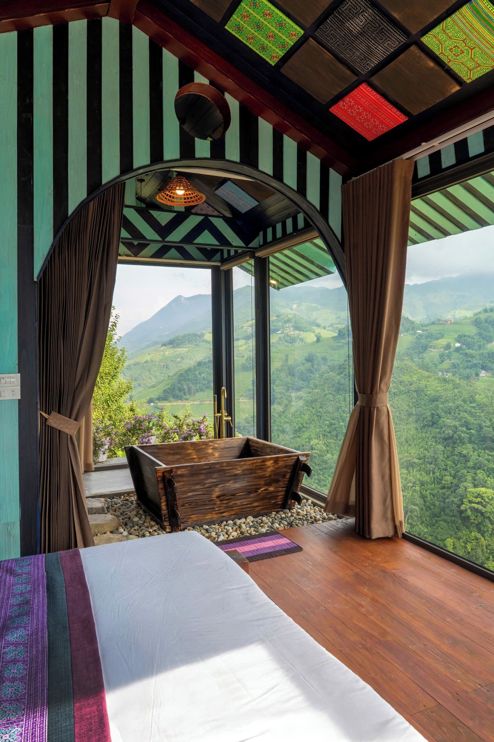 Safe på rommet, blendingsgardiner og strykejern/-brett