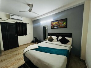 Interior - Roomshala Hotel South Embassy (New Delhi)