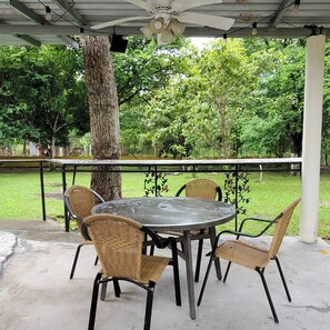 Outdoor dining - cozy corner with pool minutes away from the beach (Chame)