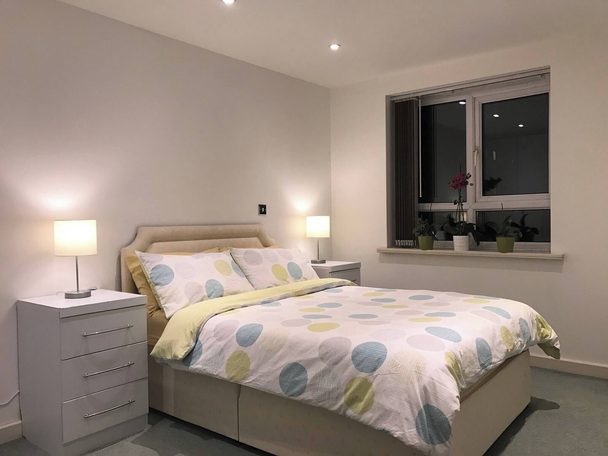 1 habitación, tabla de planchar con plancha, internet y ropa de cama 