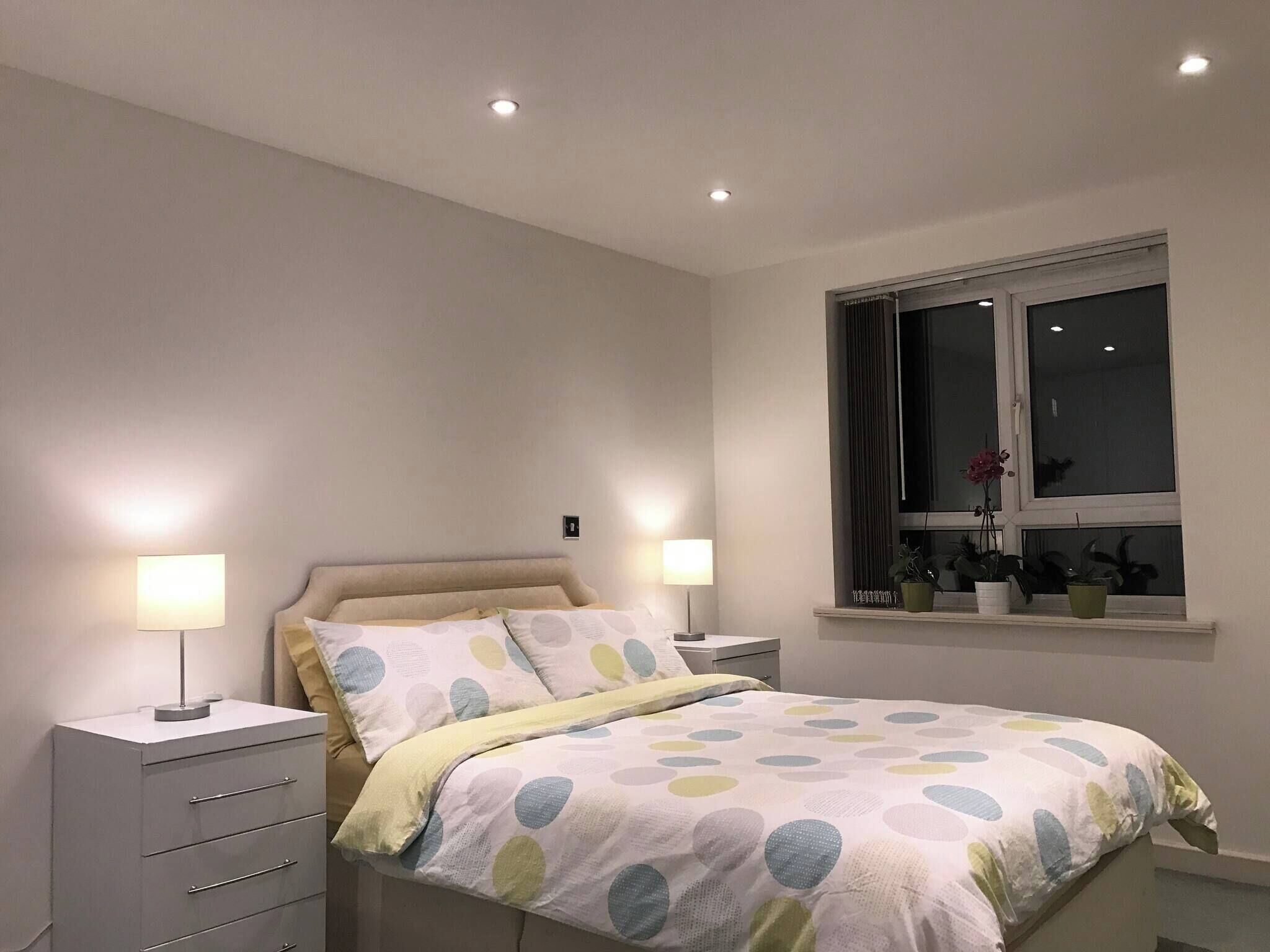 1 habitación, tabla de planchar con plancha, internet y ropa de cama 