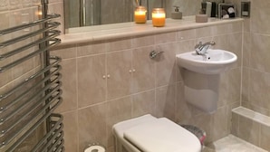 Shower, hair dryer, towels - A double room in a great location (Southampton)