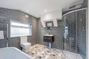 Shower, hair dryer - Glamorous Spacious House (London)