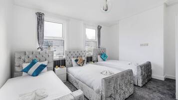 2 bedrooms, iron/ironing board, Internet, bed sheets