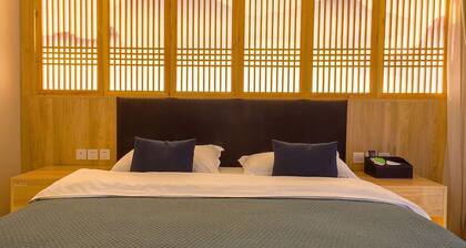 Heinemann’s Guest House— With Jacuzzi & Local Family vibes