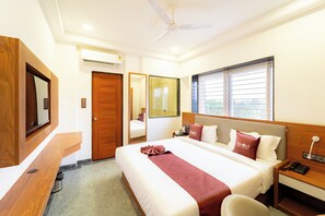 Skrivbord, arbetsyta för laptop och gratis wi-fi